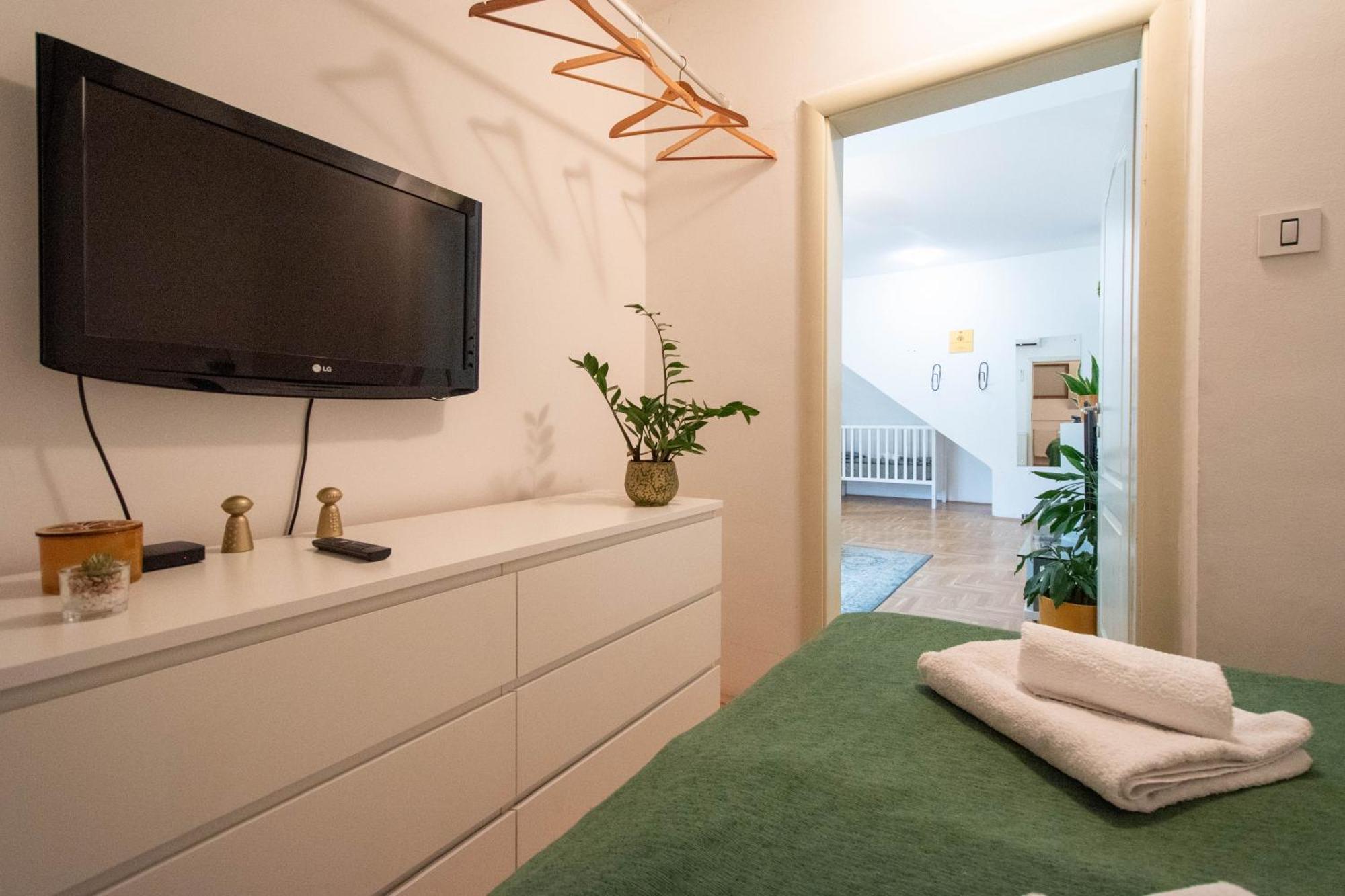 Spacious 1-bedroom apartment Novi Sad Exterior foto